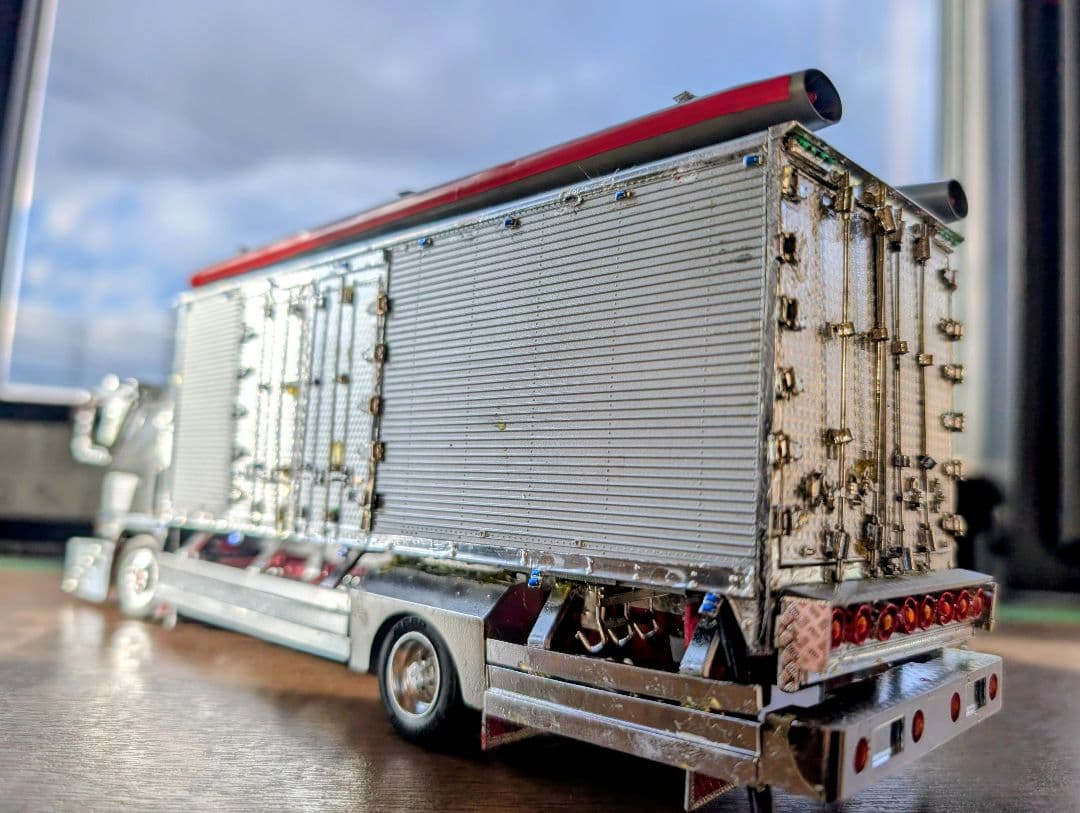 ⚠️【ひでもり出品】⚠️　デコトラプラモデル完成品1/32