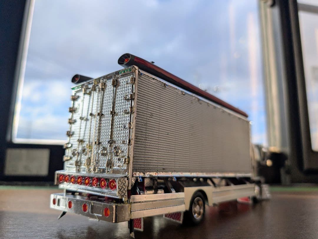 ⚠️【ひでもり出品】⚠️　デコトラプラモデル完成品1/32