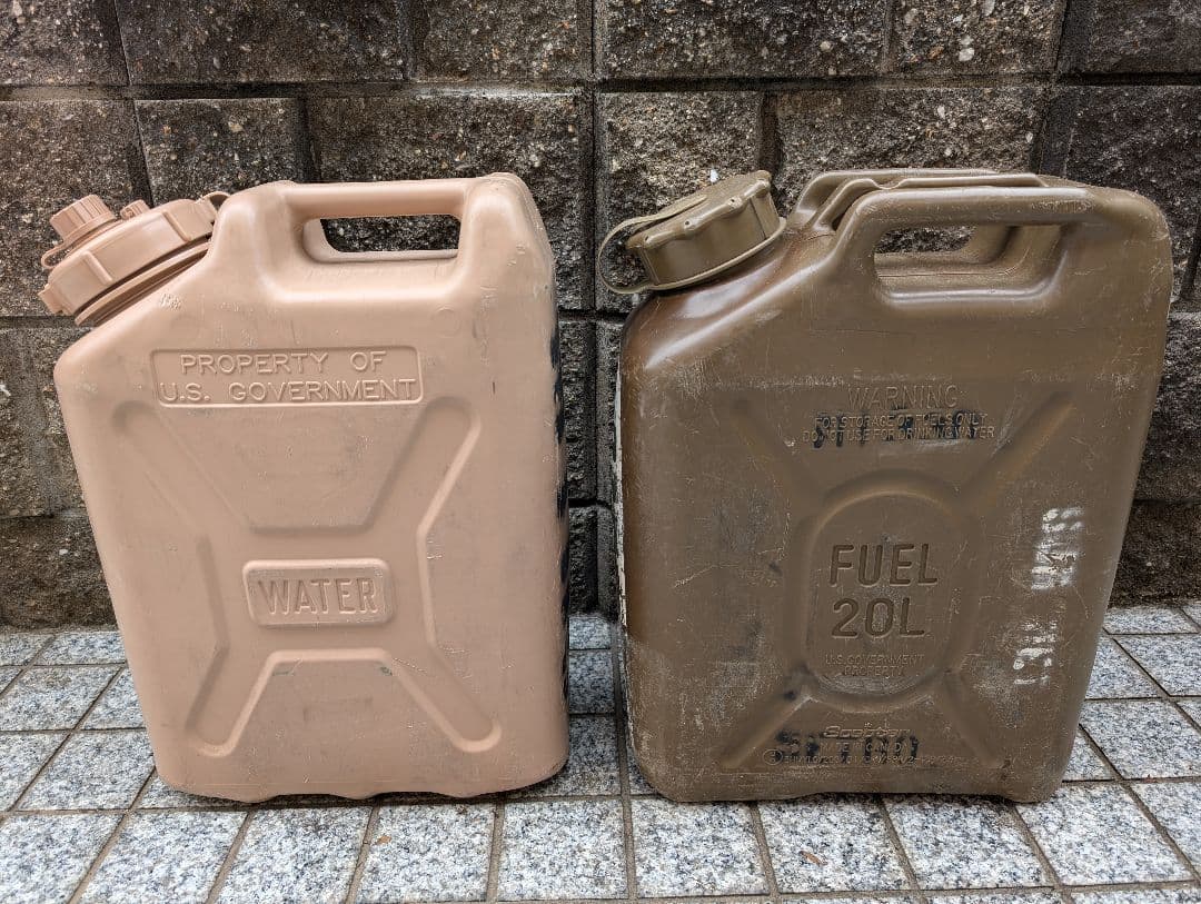 米軍放出品　燃料ポリタンク　ジェリカン　ウォータータンク