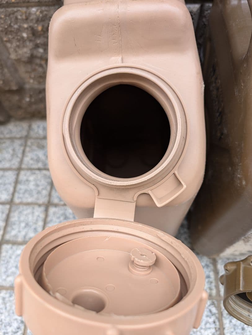 米軍放出品　燃料ポリタンク　ジェリカン　ウォータータンク