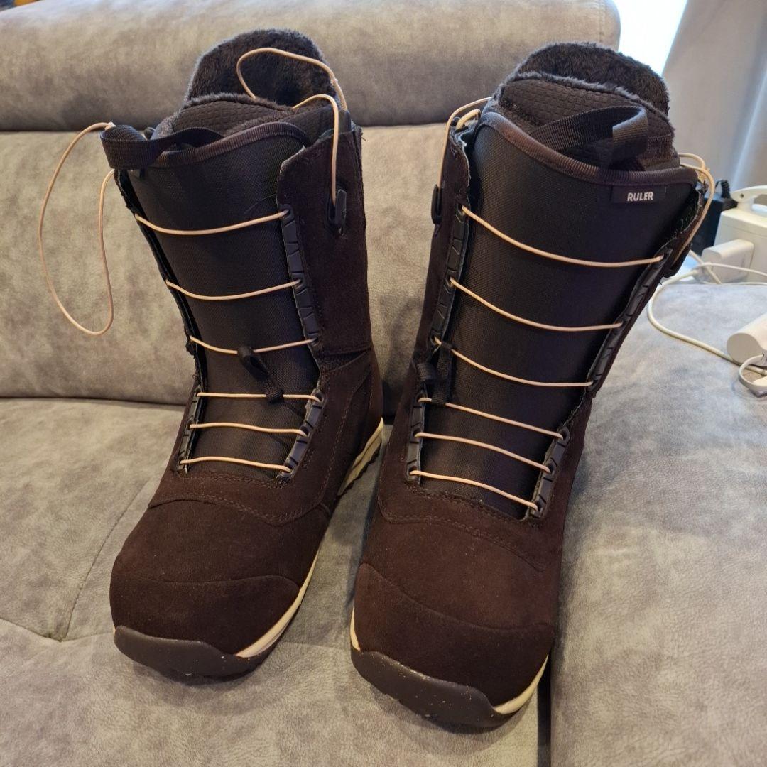 【新古品】スノーボードブーツ、BURTONのRULERモデル、箱付き