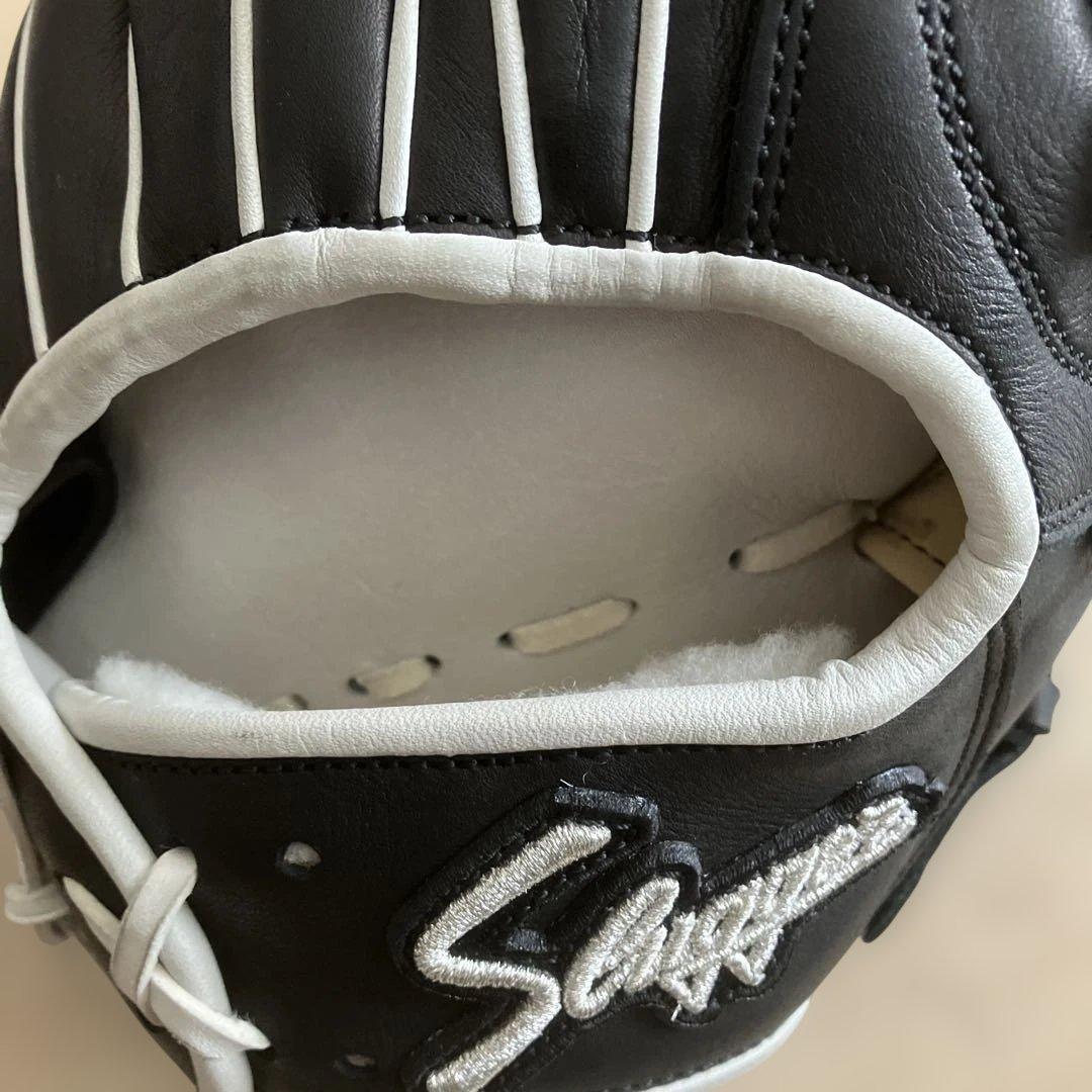 スラッガー　軟式グローブ 黒/白 編み込みデザイン