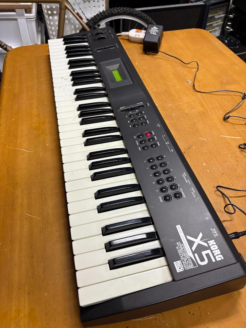 KORG X5 シンセサイザー 音出し確認済み 電源アダプター付属 61鍵