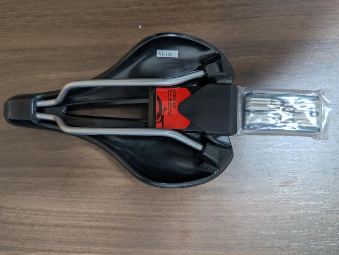 メリダ（MERIDA）EXPERT SL ホイール（タイヤ付）とサドル