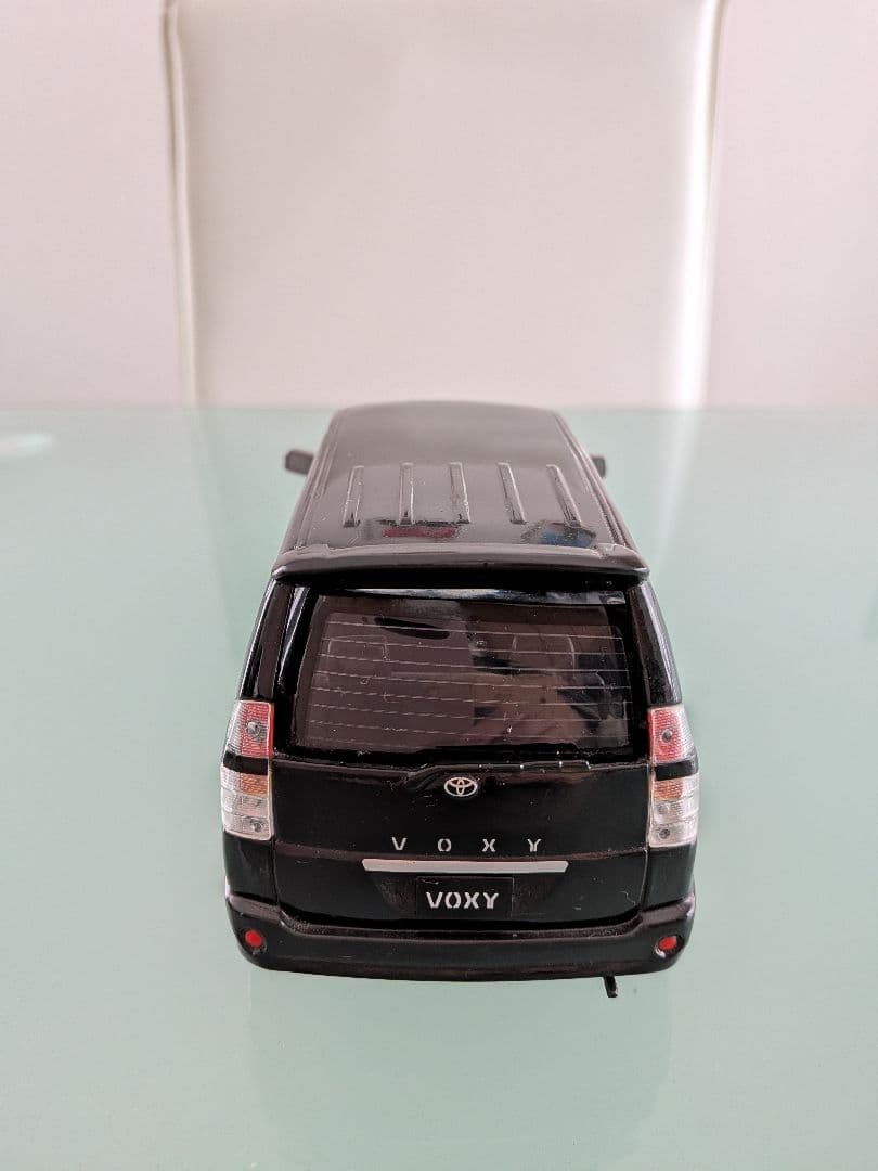 トヨタ　初代ヴォクシー　カラーサンプル　1/24