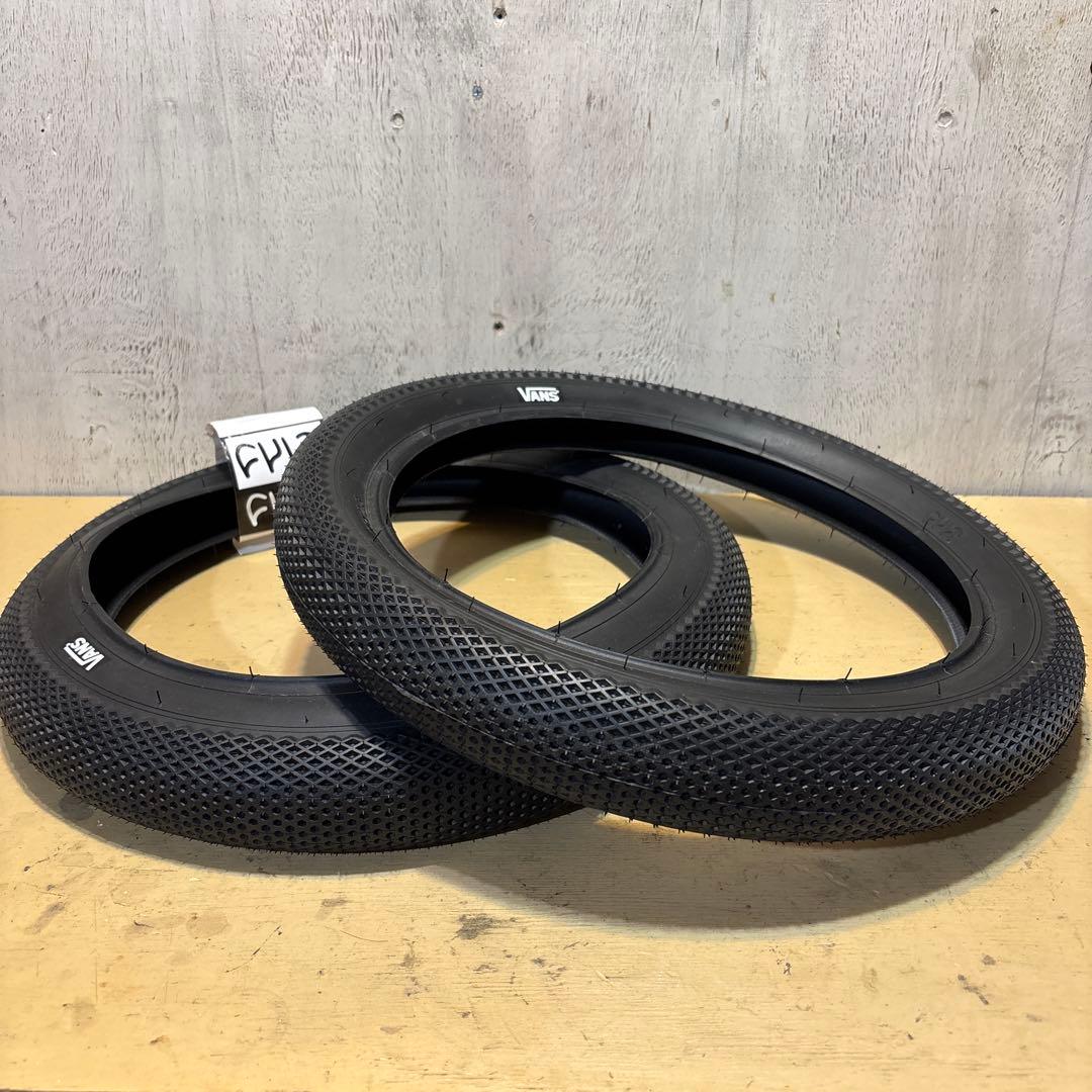 VANS x CULT TIRE BMX タイヤ 16” x 2.3” ブラック