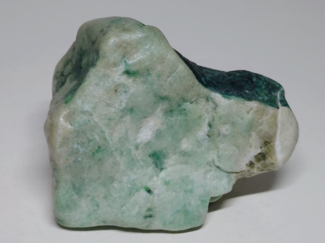 ミント 550g 翡翠 ヒスイ 原石 鑑賞石 自然石 誕生石 鉱物 鉱石 水石