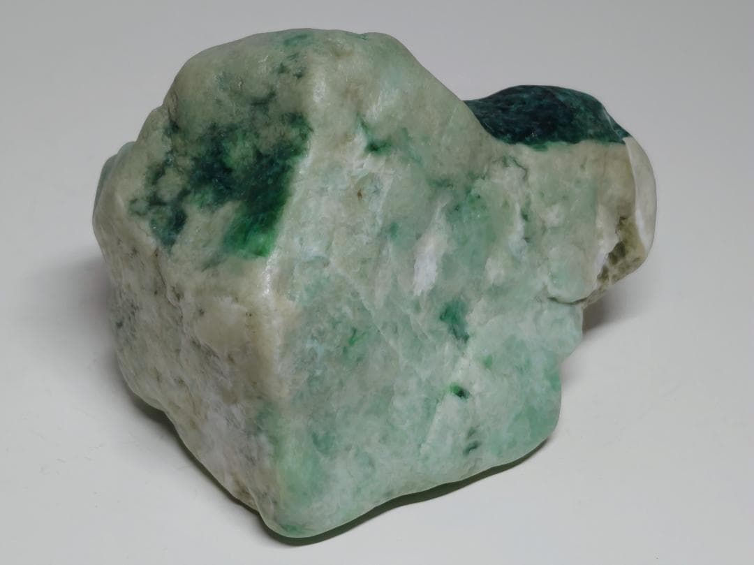 ミント 550g 翡翠 ヒスイ 原石 鑑賞石 自然石 誕生石 鉱物 鉱石 水石