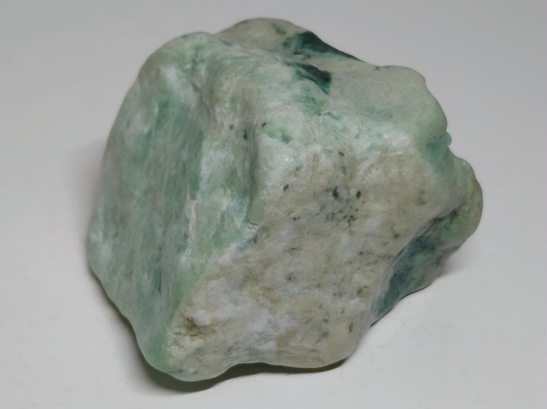 ミント 550g 翡翠 ヒスイ 原石 鑑賞石 自然石 誕生石 鉱物 鉱石 水石