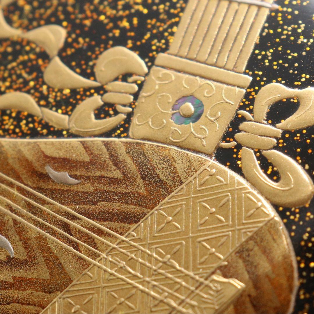 浜崎貞鳳作 楽器金蒔絵 香合 内銀溜塗 輪島塗 茶道具 共箱　rM975