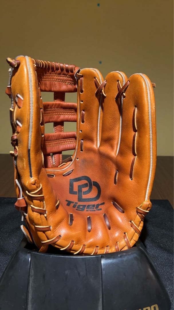 超貴重 4本指 ハタケヤマとミツワタイガーのダブルネーム 貴重な硬式用和牛グラブ