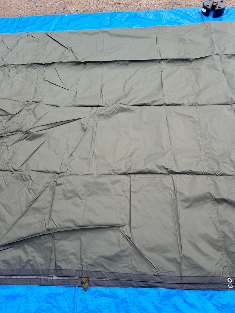 【美品】ナショナルジオグラフィック BASE CAMP T-4