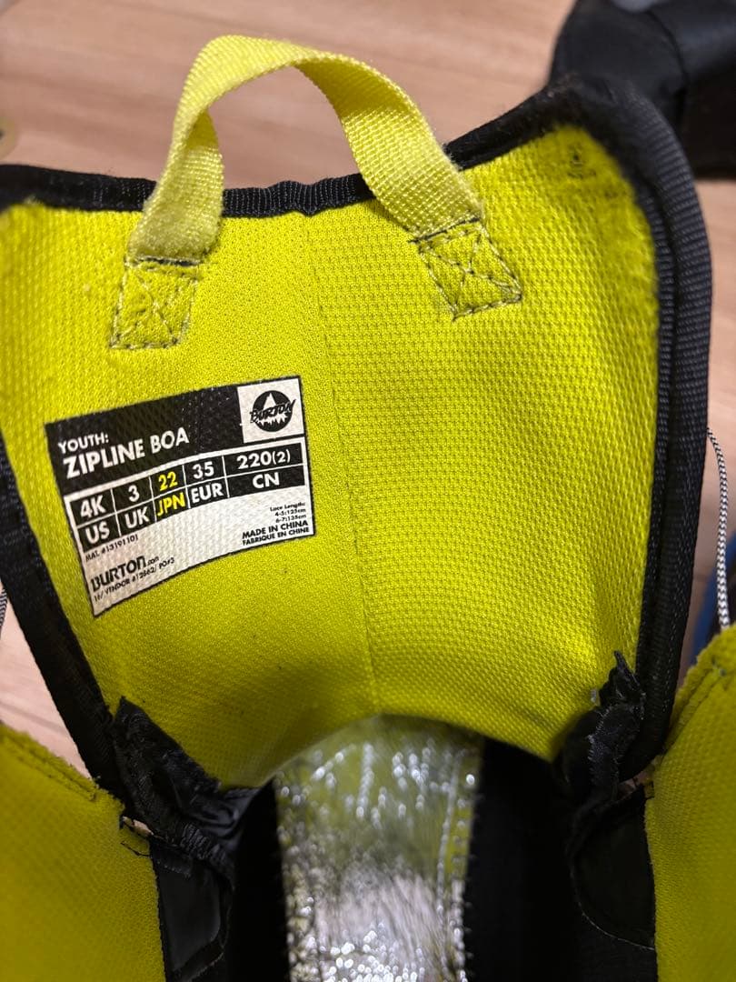 22センチ　Burton スノーボードブーツ 子ども用 黒/青/黄色