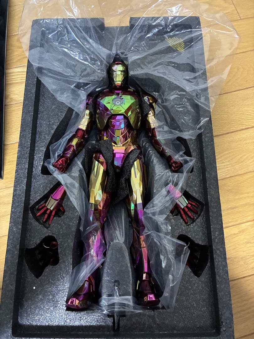 ホットトイズ　アイアンマン　マーク4 プリズム・アーマー　フラクタル