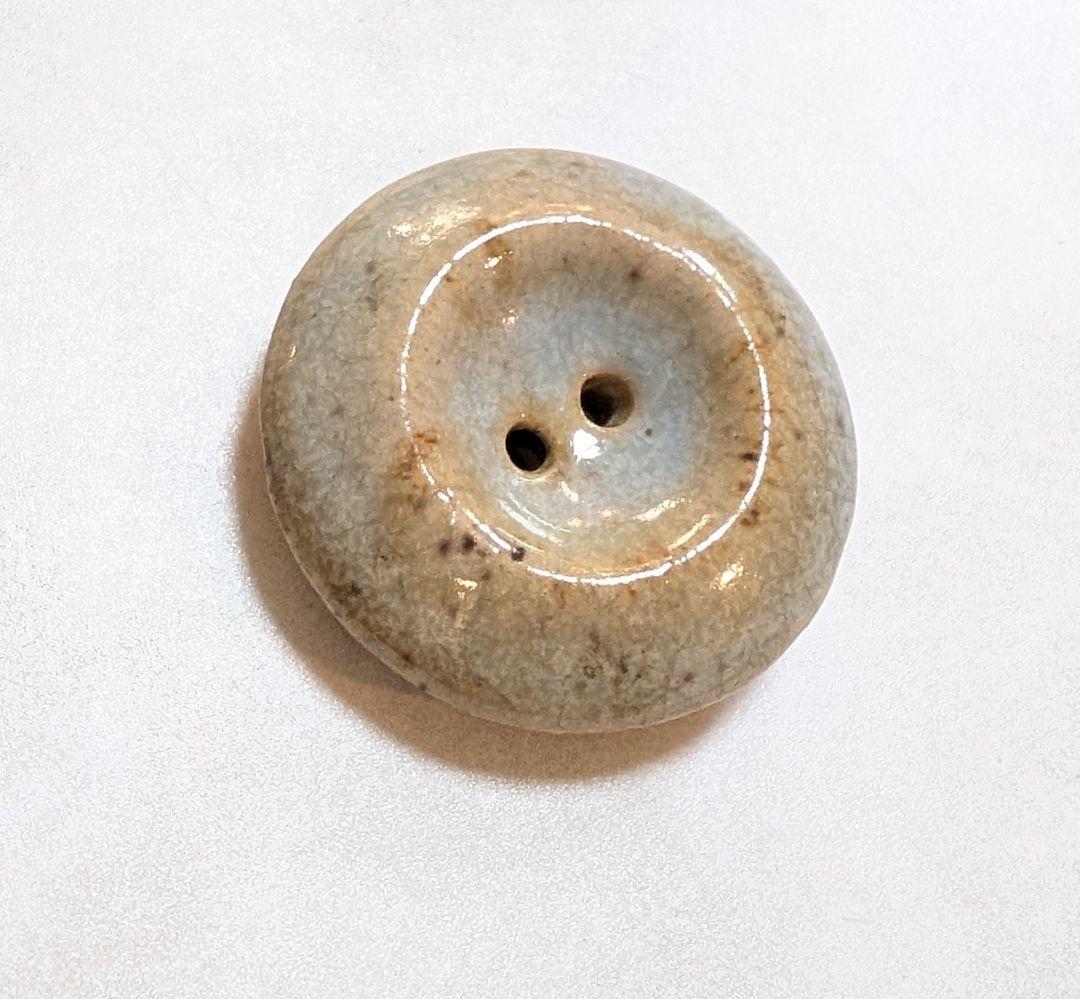 m*8様 No.0320　ルーシー·リー　陶器ボタンA