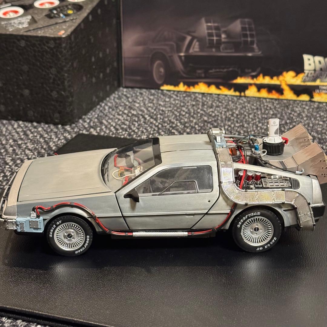 デロリアン 1/18 アルティメットエディション バックトゥザフューチャー