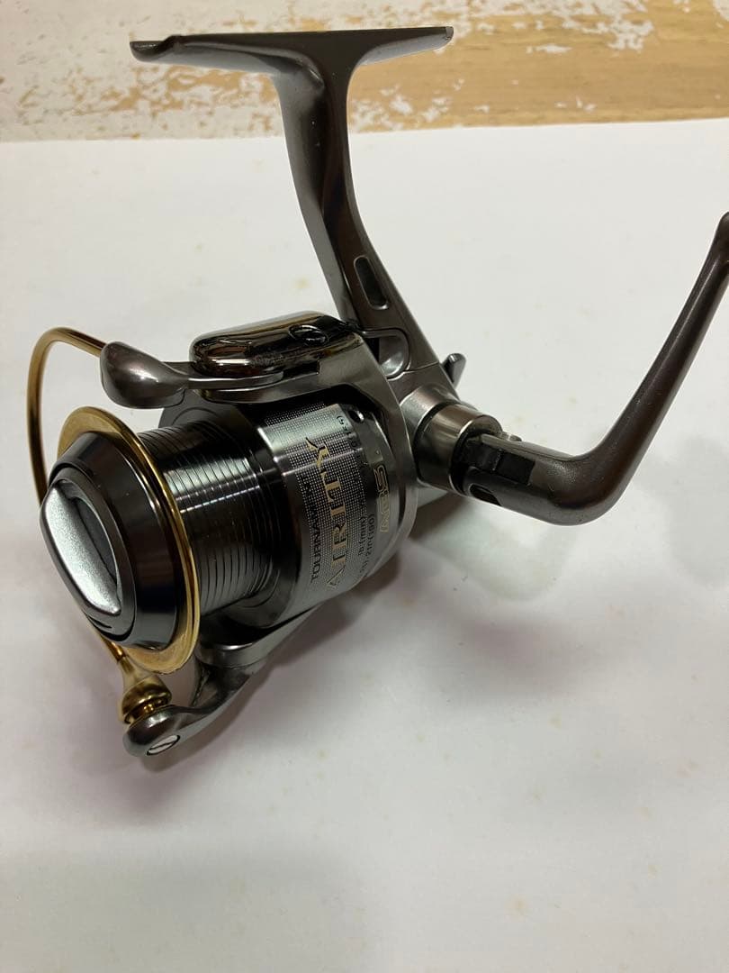 ダイワ トーナメントエアリティー2500 中古品 小沼正弥 シーバス