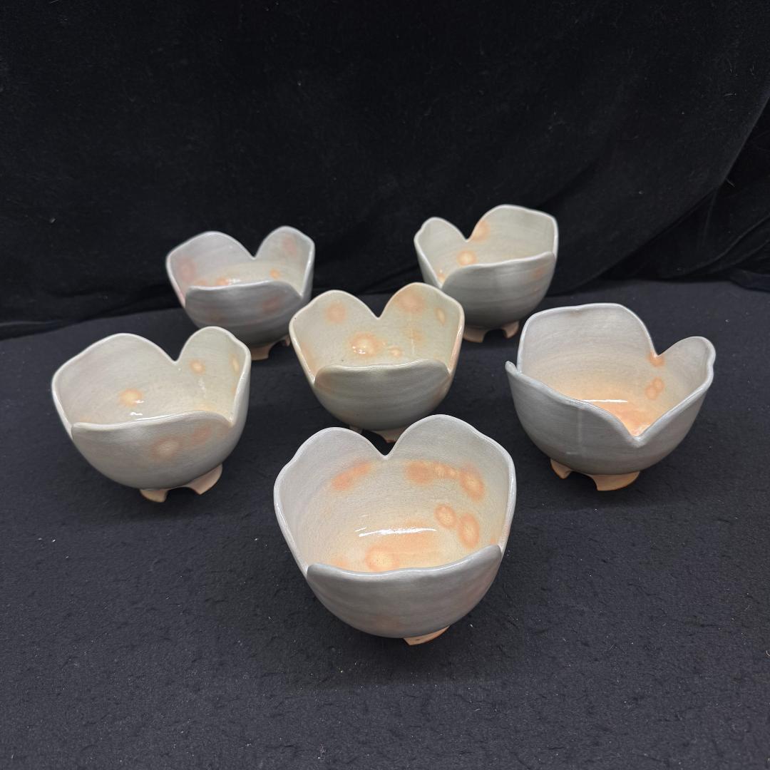 萩焼　十五代坂倉新兵衛造 訪割山椒向附　６客　茶道具　共箱、共布