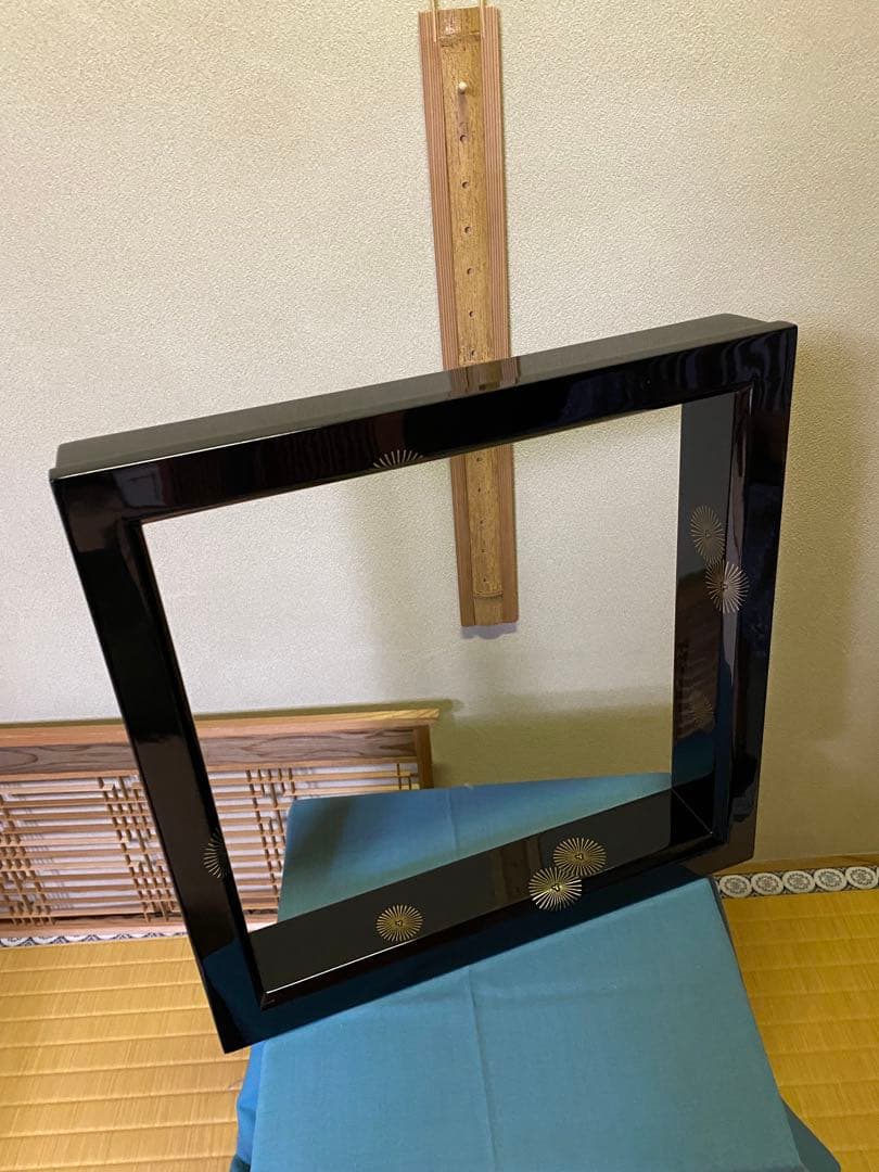 茶道具/炉縁 紋唐松蒔絵　漆塗