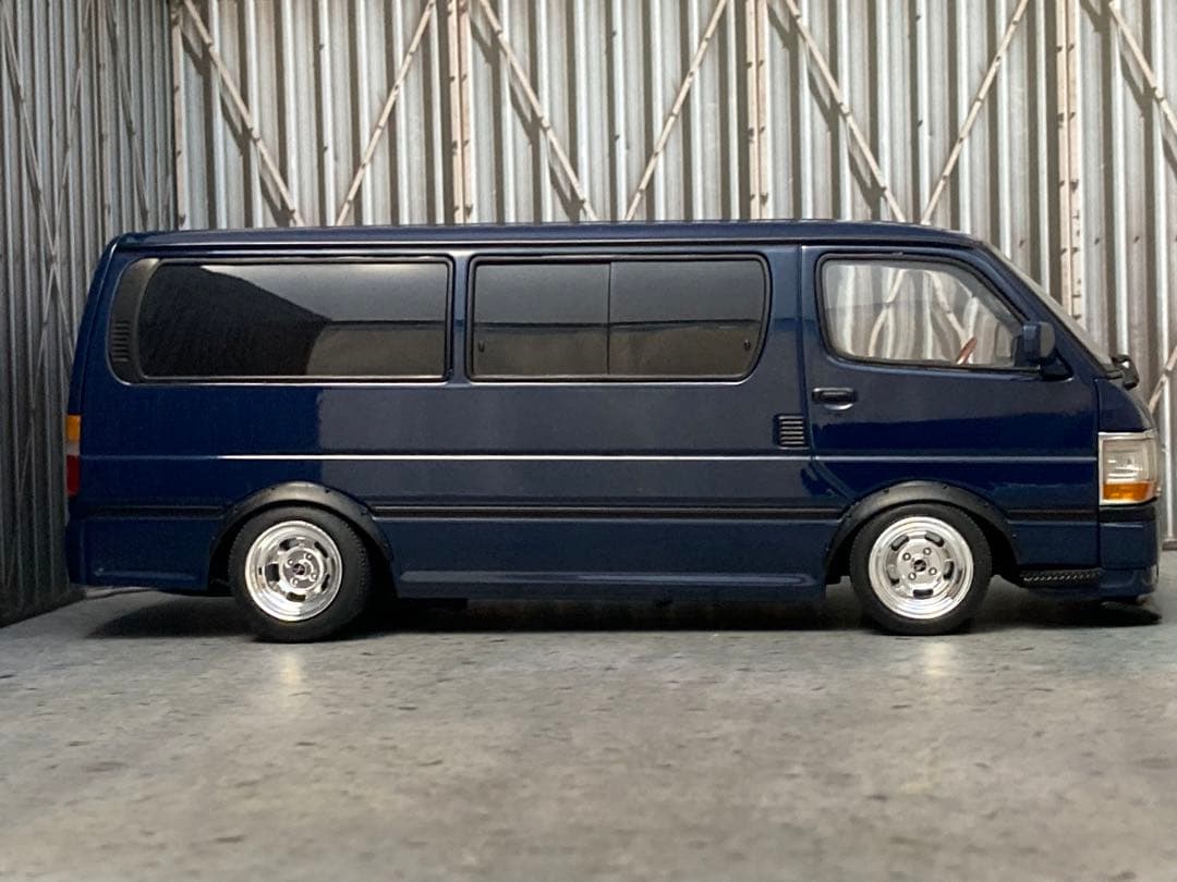 1/24ハイエースバン（100系）カスタム品
