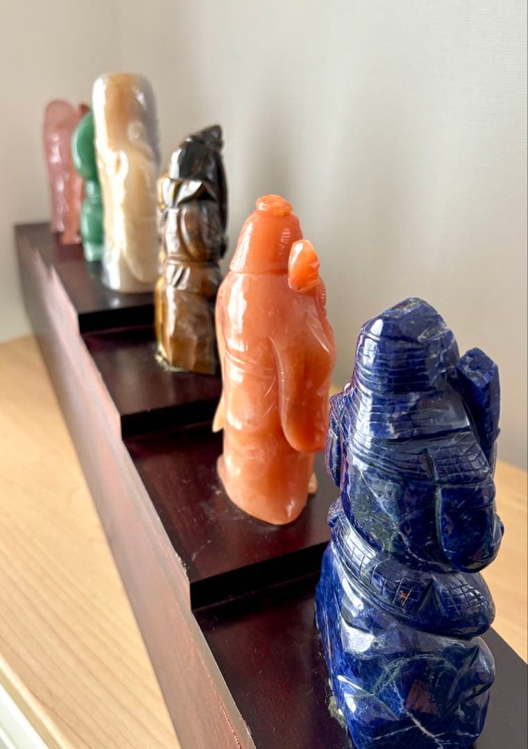 #七福神 天然石彫刻像 7体セット 木製台付き