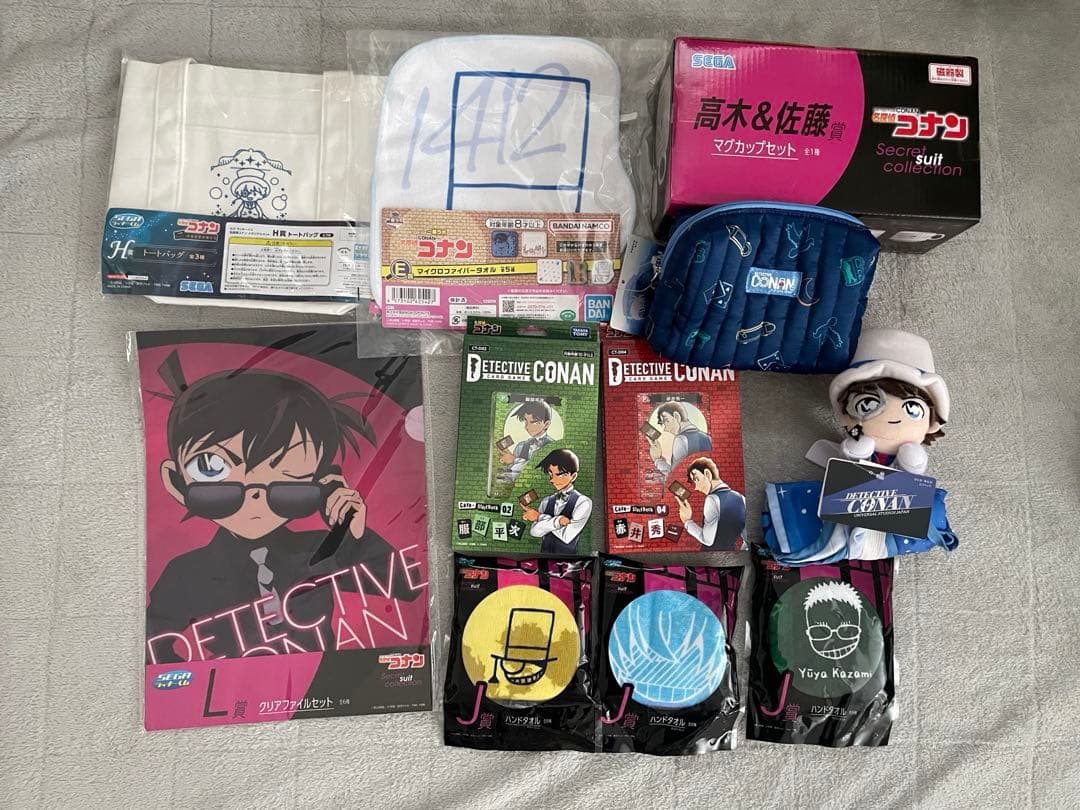 コナングッズ 約40点まとめ売り 缶バッジ アクスタ S賞ボード ぬいぐるみ