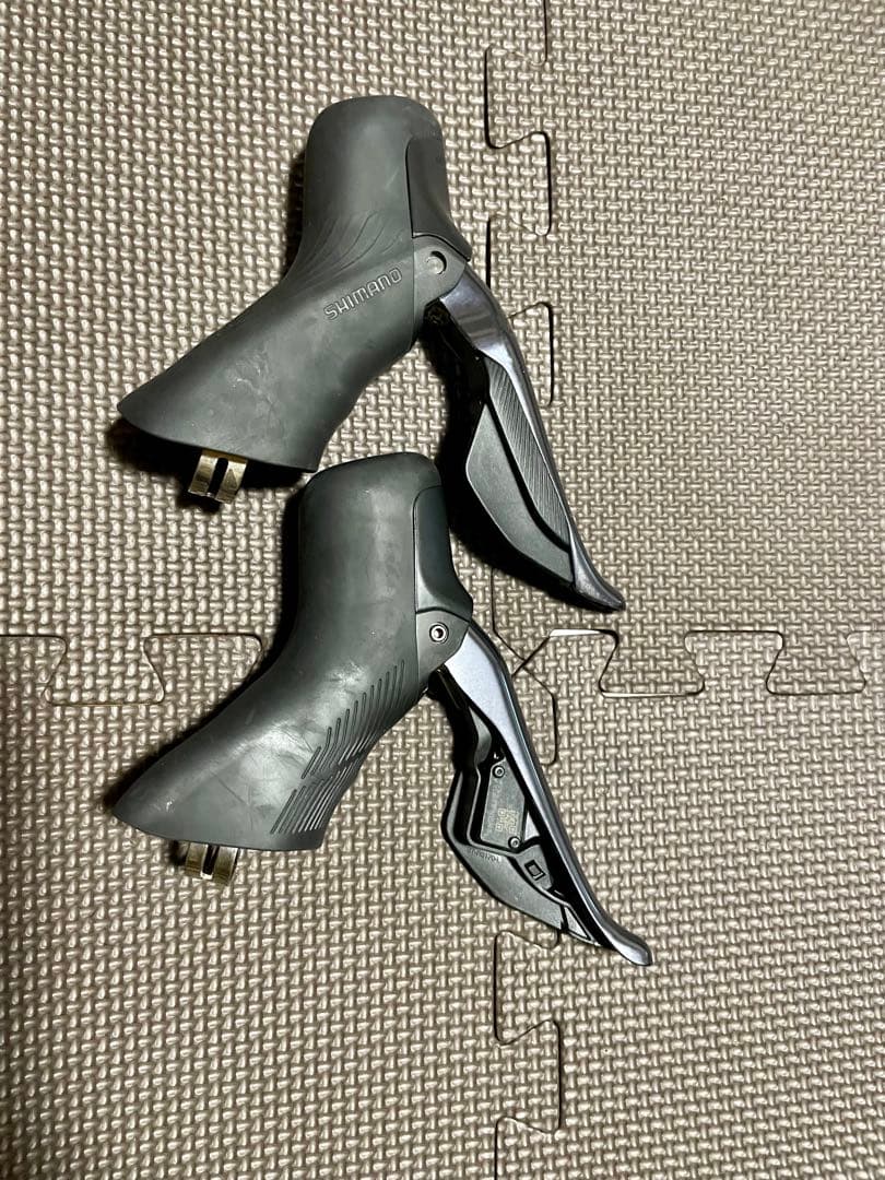 ULTEGRA Di2 ST-R8170 デュアルコントロールレバー　左右