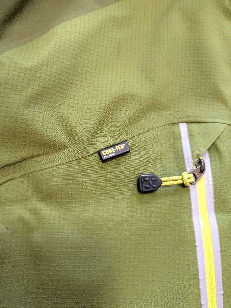 人気ホグロフス GORE-TEX上下セット　Ｓサイズ　スキー・スノーボードウエア