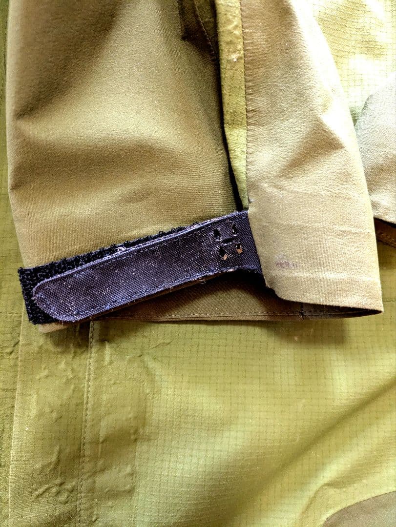 人気ホグロフス GORE-TEX上下セット　Ｓサイズ　スキー・スノーボードウエア