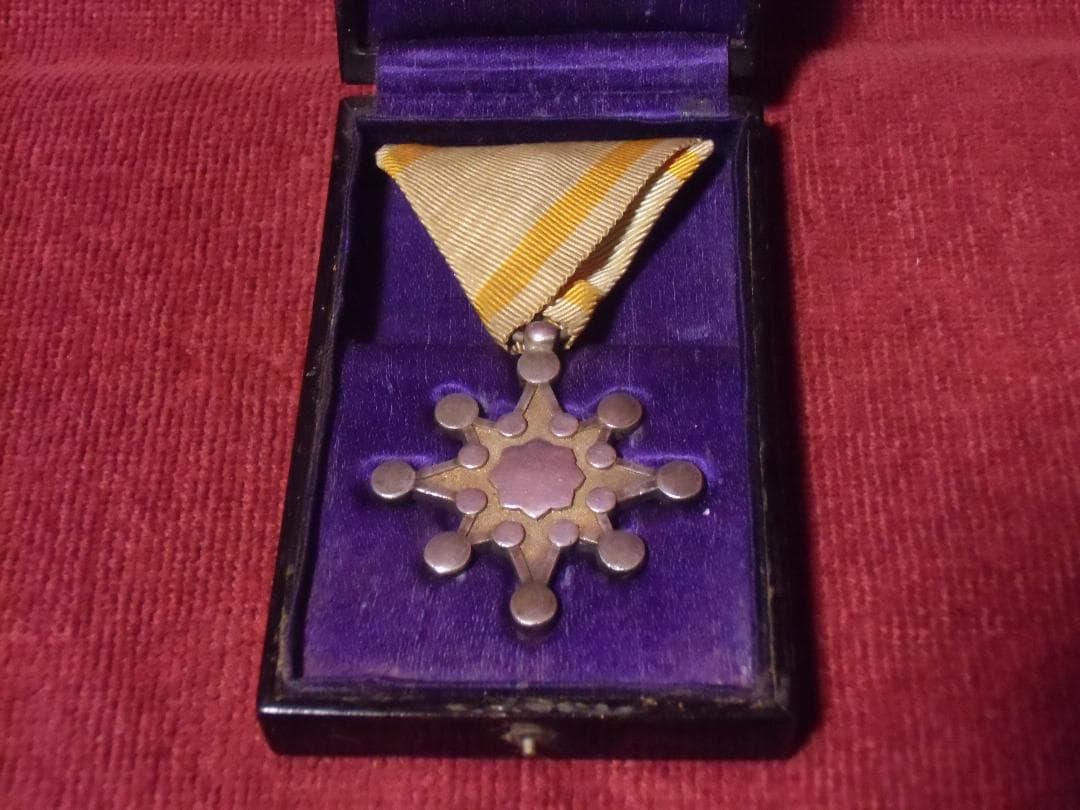 ●日本の勲章/日本軍/徽章＊平田造＊明治の勲八等瑞宝章（実物）