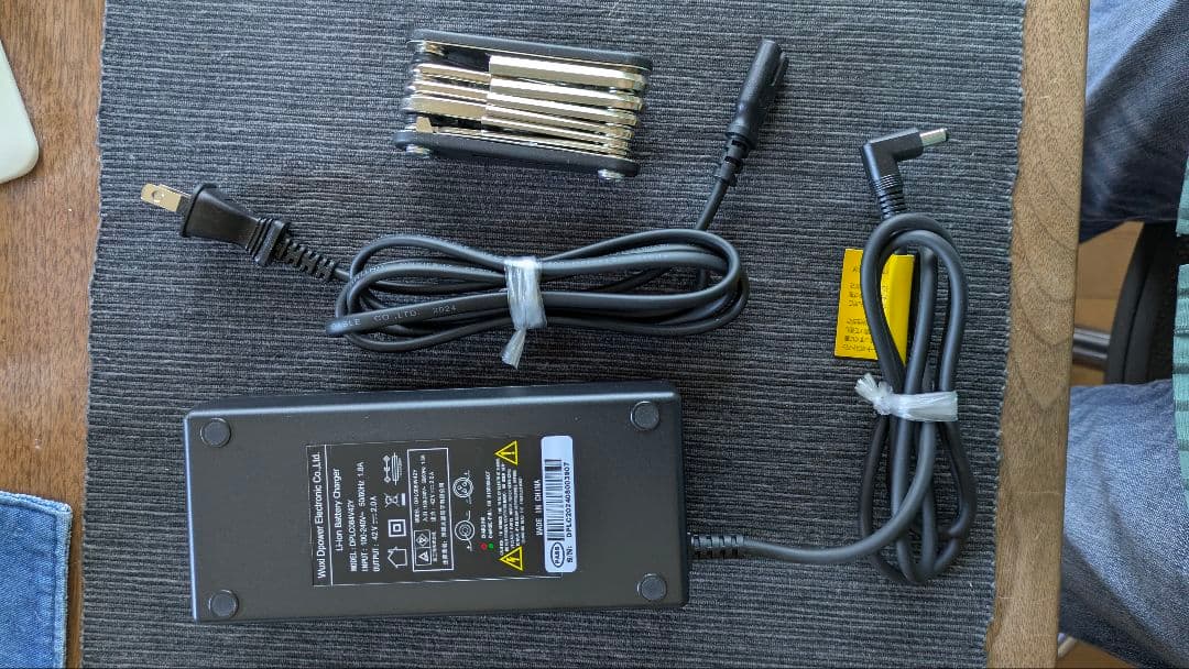 電動アシスト折りたたみ自転車ERWAYA02と電動空気入付き