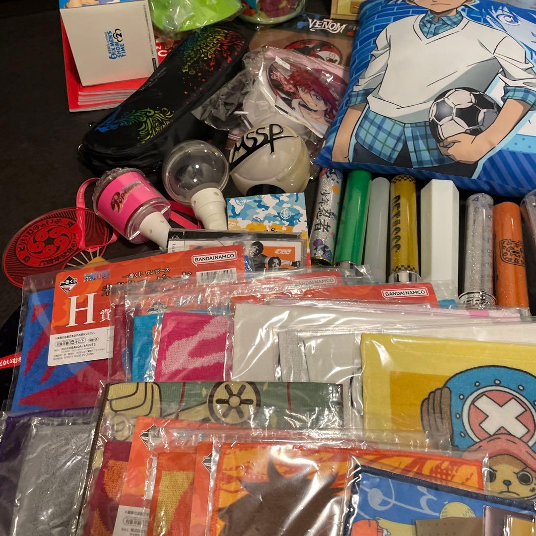 雑貨　アニメグッズ　まとめ売り　300点以上　140サイズ
