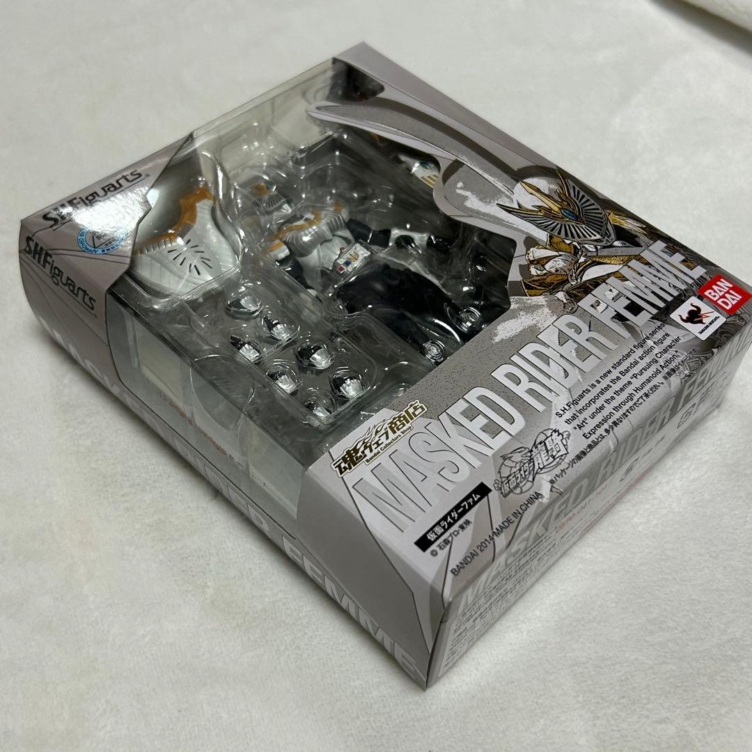新品未開封　S.H.フィギュアーツ 仮面ライダーファム 龍騎 フィギュア