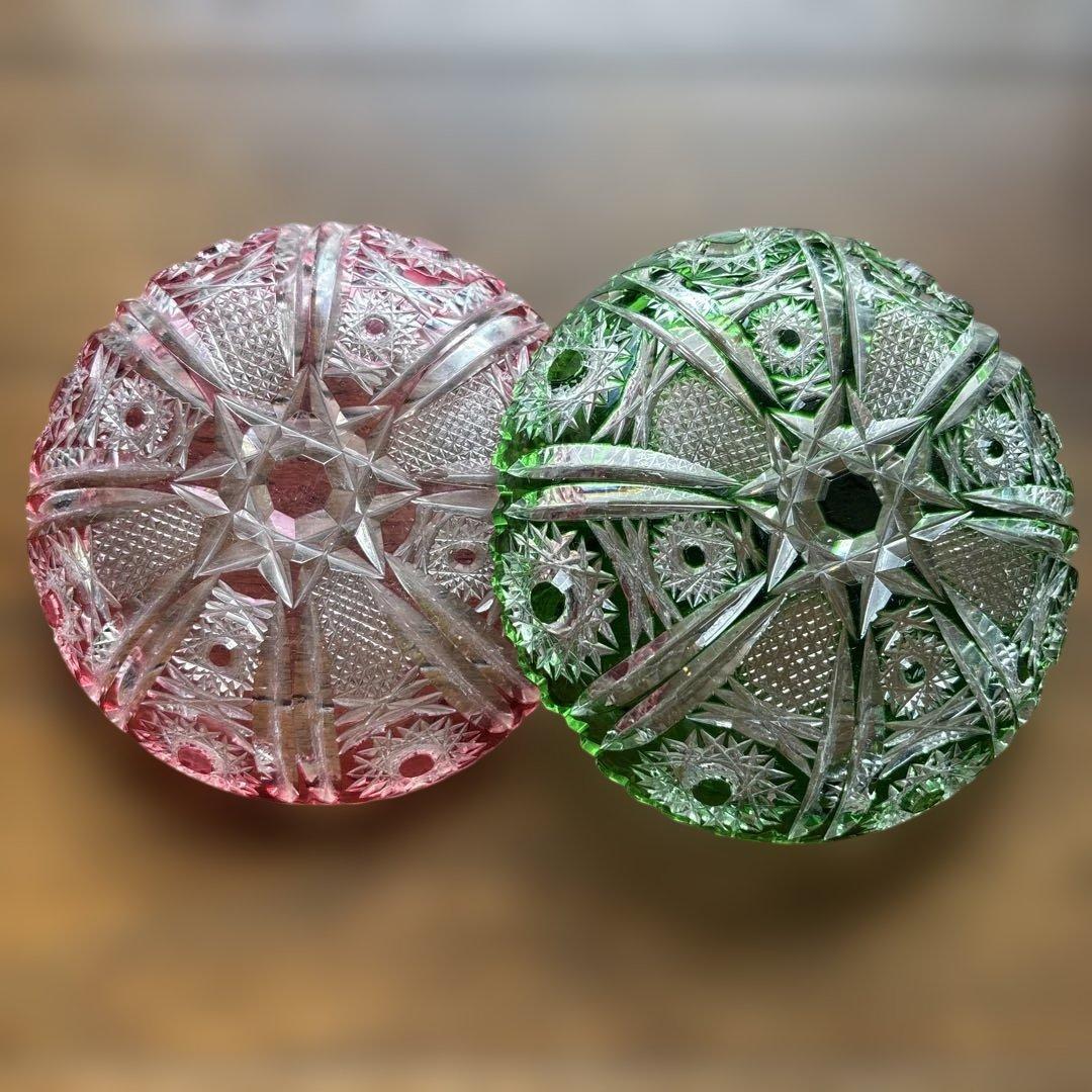 カットガラス ピンクと緑　アンティーク　装飾品　お皿