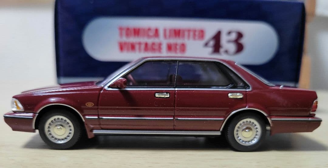希少！トミカリミテッドヴィンテージネオ43 グロリア　ブロアムVIP Y31