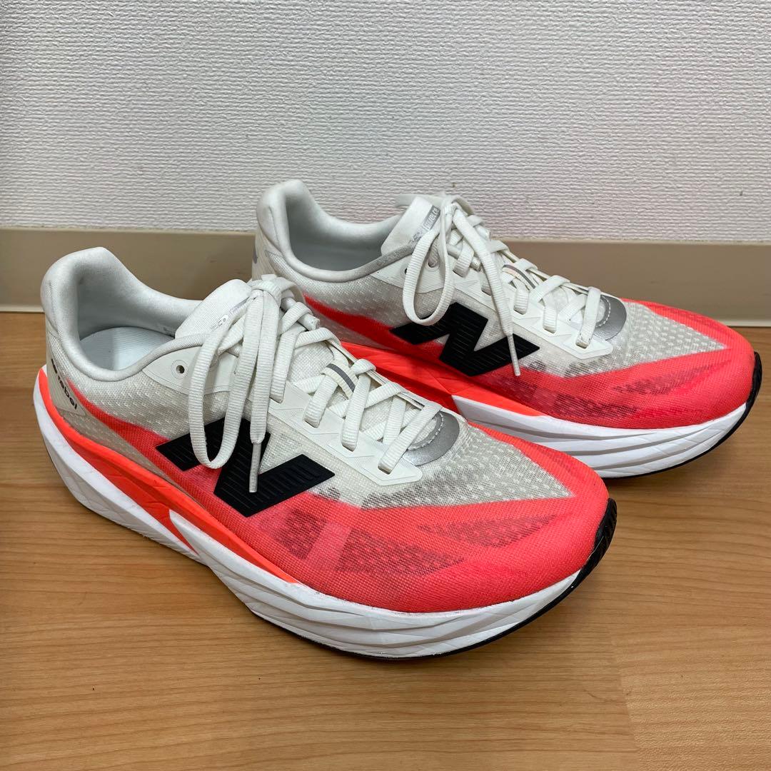 美品　ニューバランス　FuelCell Rebel V5 26センチ