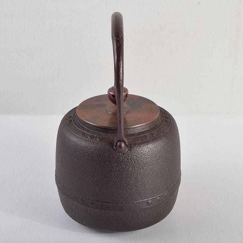 釜師　菊地政光作　万代屋　斑紫銅蓋　鋲打文　鉄瓶　鉄釜　共箱　D　R9420B