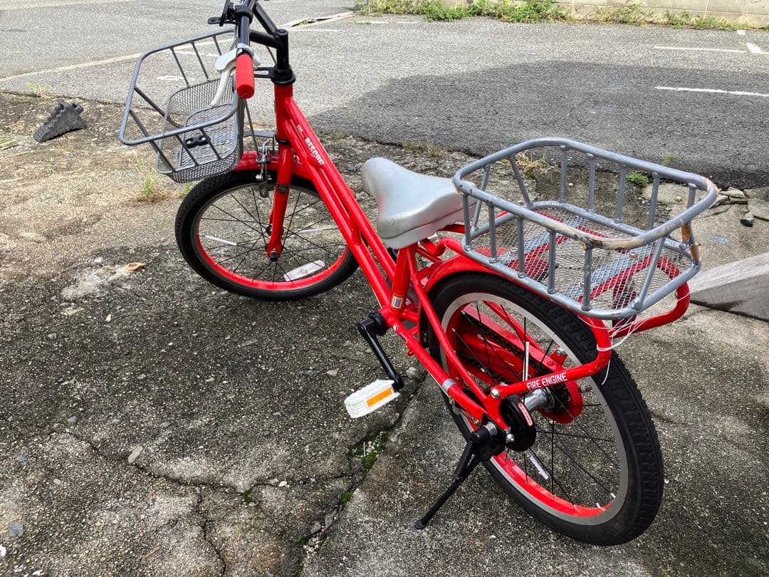 赤い子供用自転車 ジュニアシティバイク