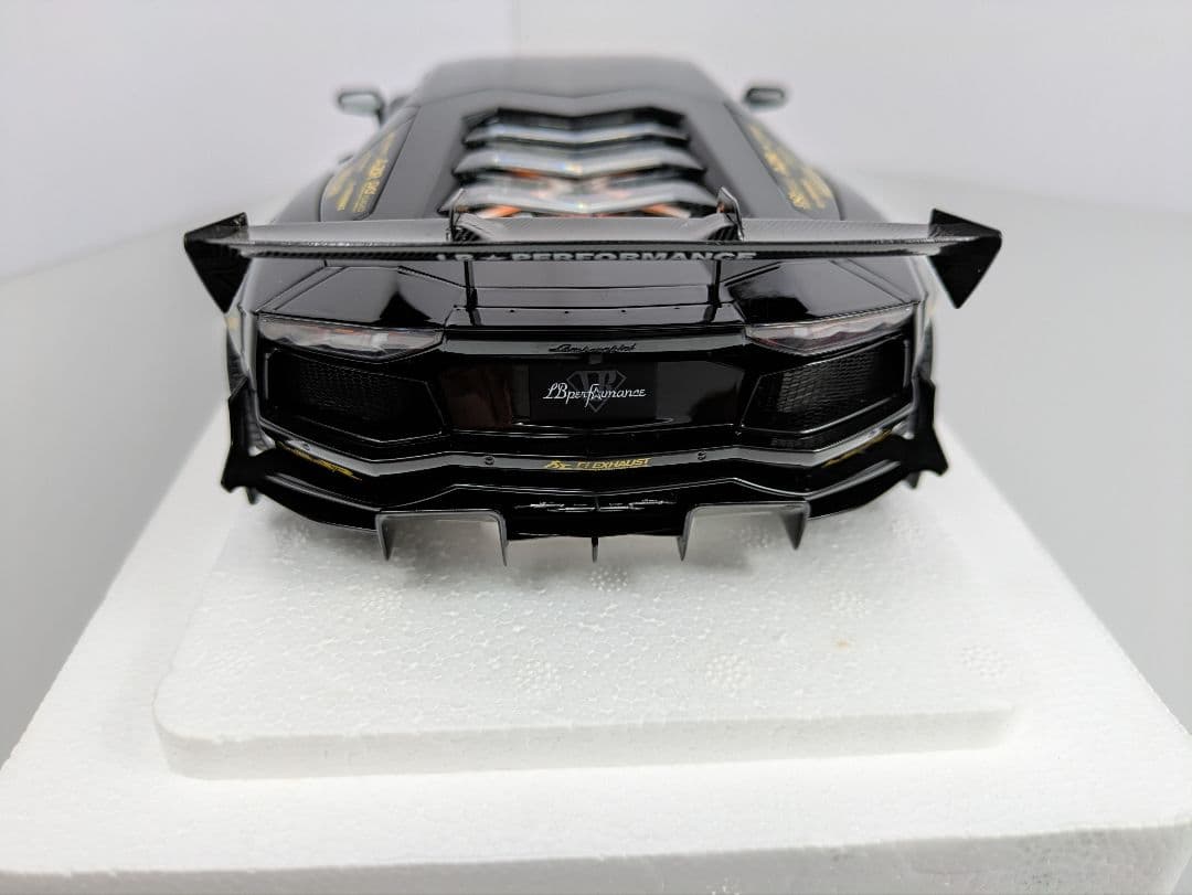 1/18　ミニカー ランボルギーニ　アヴェンタドール リバティウォーク Aa