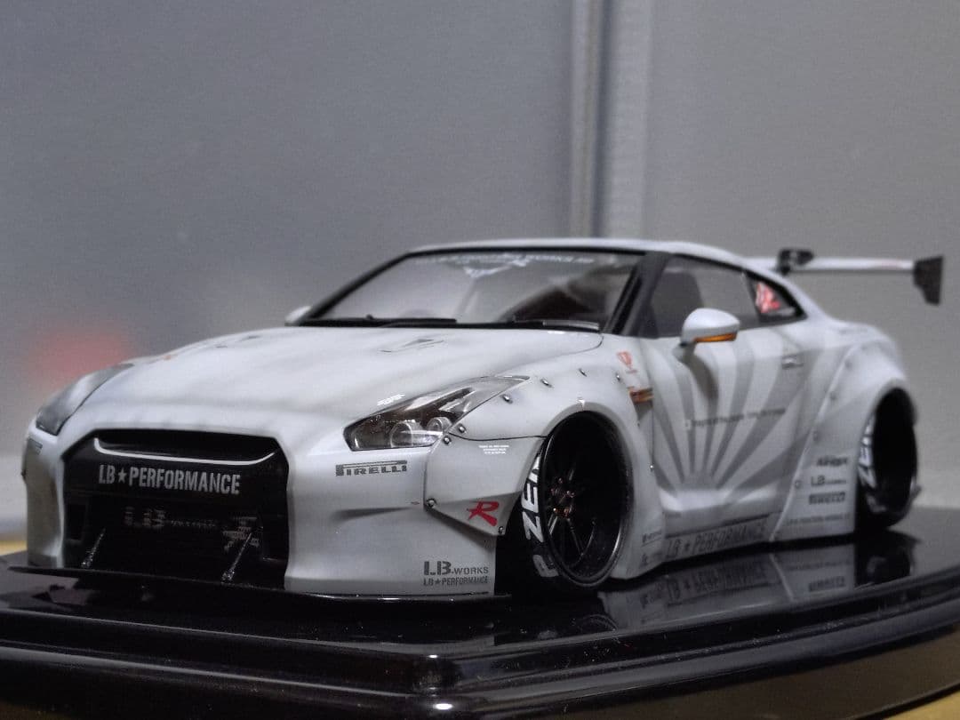 1/24 プラモデル完成品 R35 GT-R リバティーウォーク 戦闘機カラー