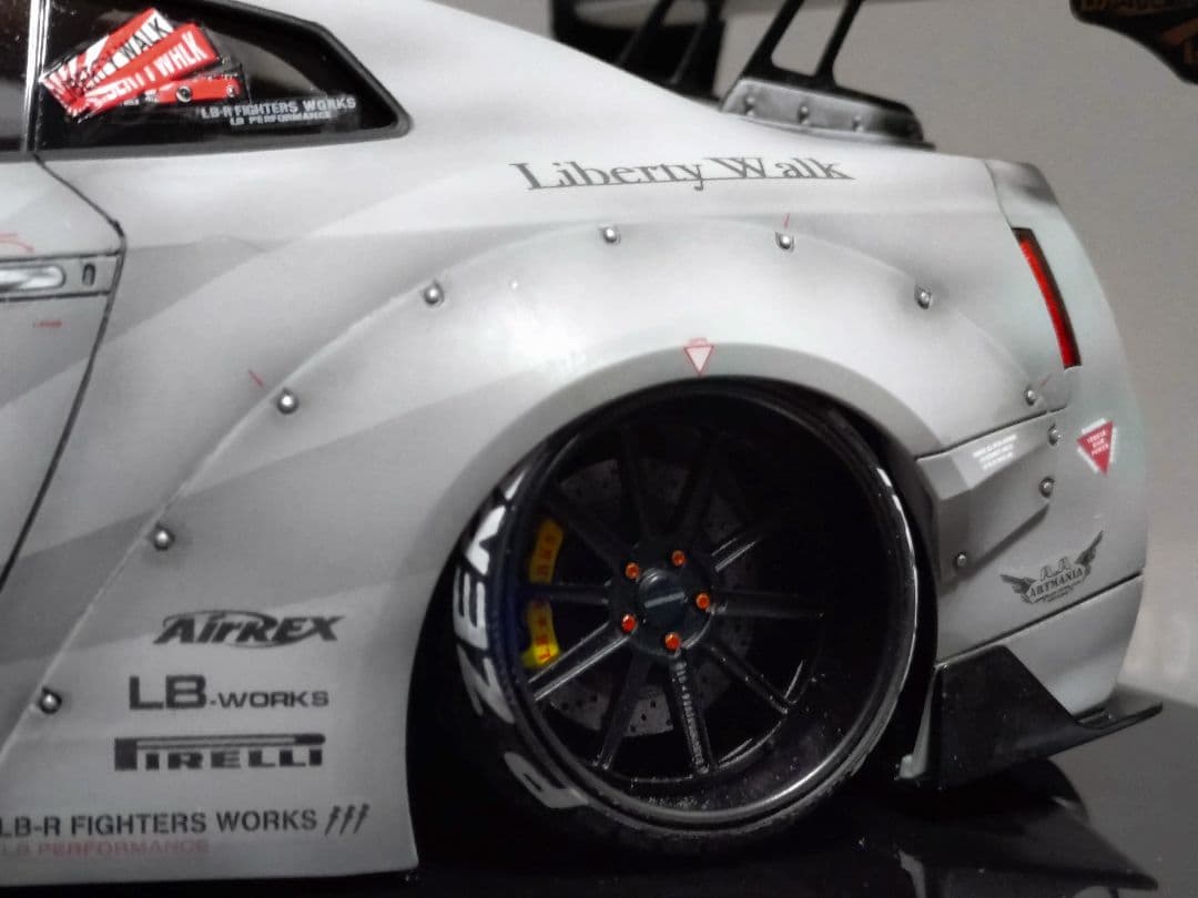 1/24 プラモデル完成品 R35 GT-R リバティーウォーク 戦闘機カラー