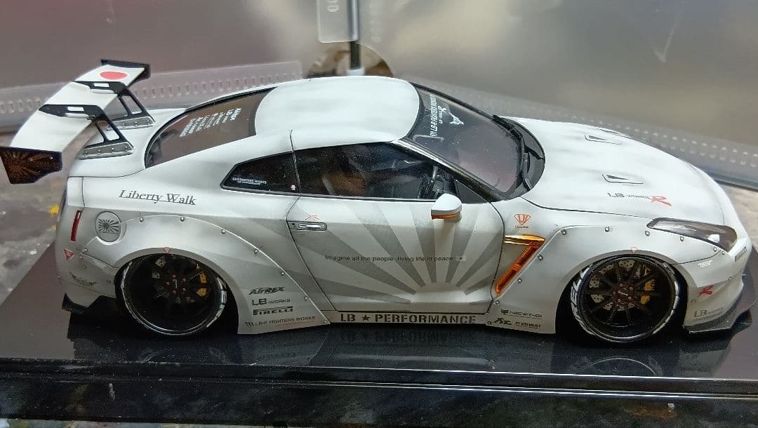 1/24 プラモデル完成品 R35 GT-R リバティーウォーク 戦闘機カラー