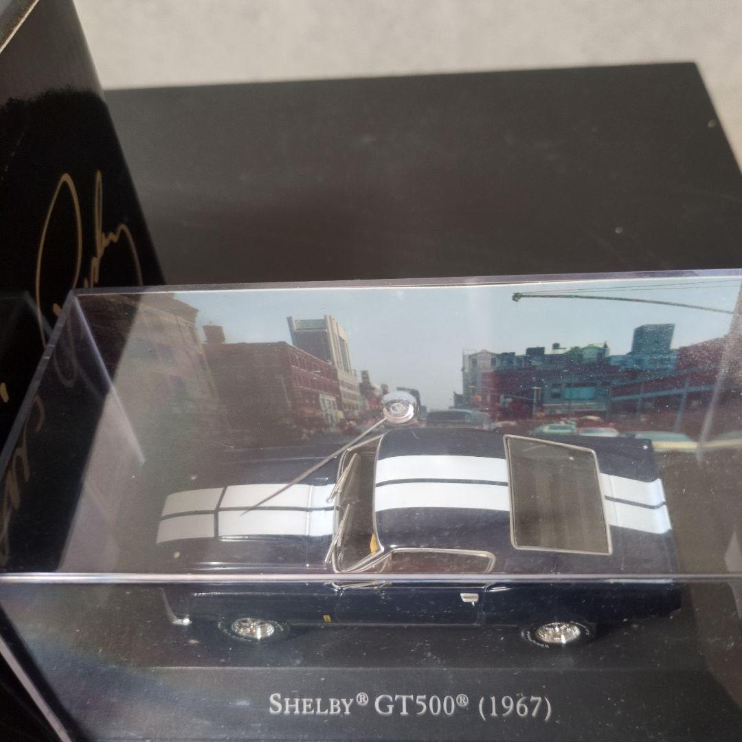 エルビスプレスリーのピンクキャデラックとシェルビーGT500、ミニカー。