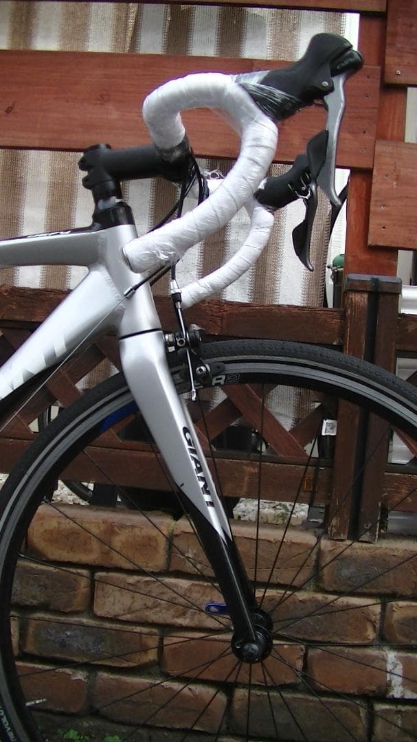GIANT DEFY3 R2000クラリス　16速　ロードバイク