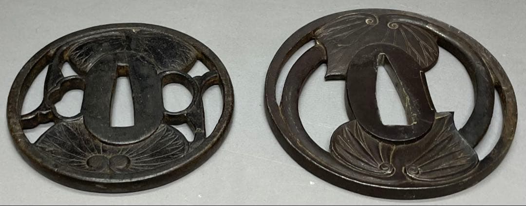 鍔　2枚　越前住記内　在銘　鉄地　象嵌　刀装具　武具　箱付　e2431