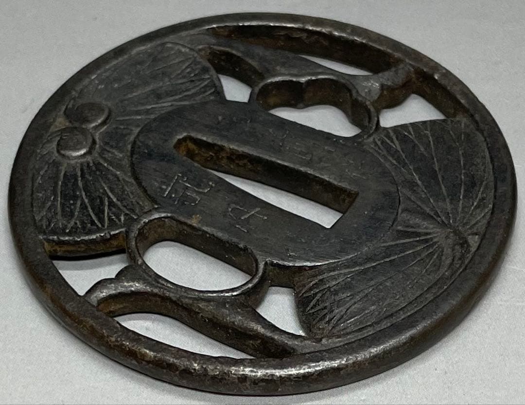 鍔　2枚　越前住記内　在銘　鉄地　象嵌　刀装具　武具　箱付　e2431