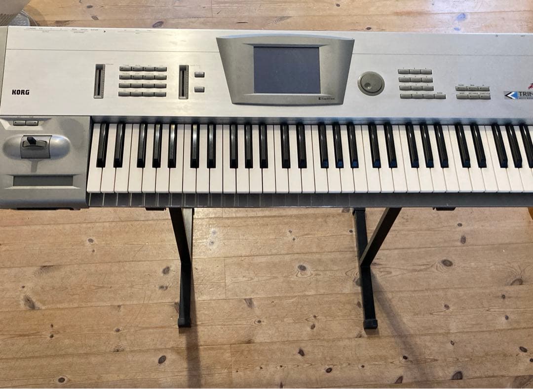 【ジャンク品】KORG TRINITY PLUS スタンド付シンセサイザー