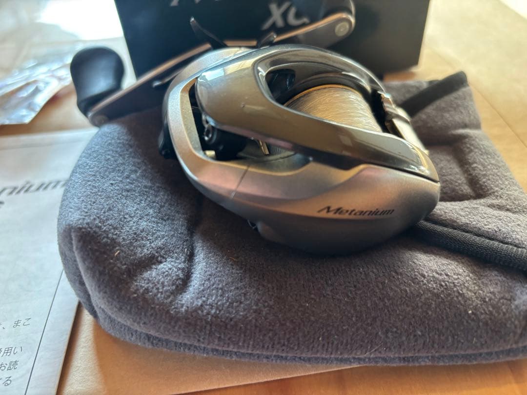 nium XG ベイトリール シルバー/ブラック