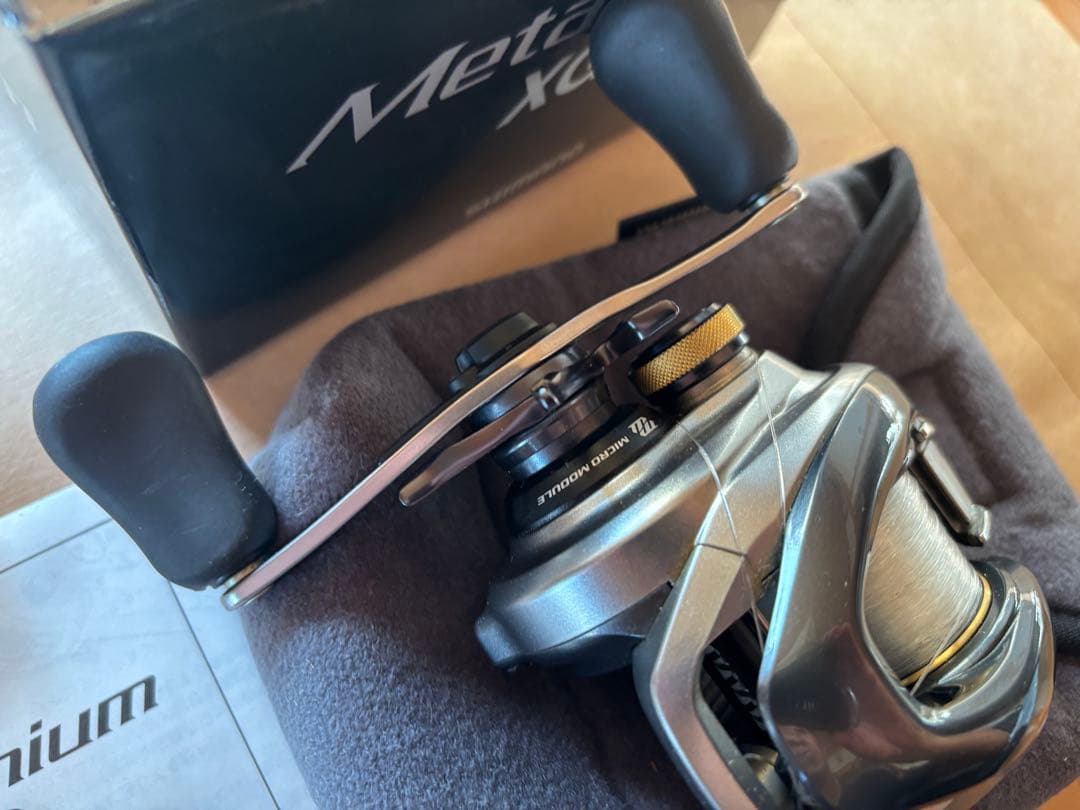 nium XG ベイトリール シルバー/ブラック