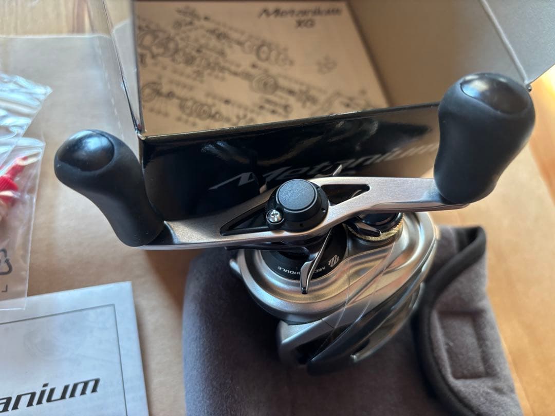 nium XG ベイトリール シルバー/ブラック